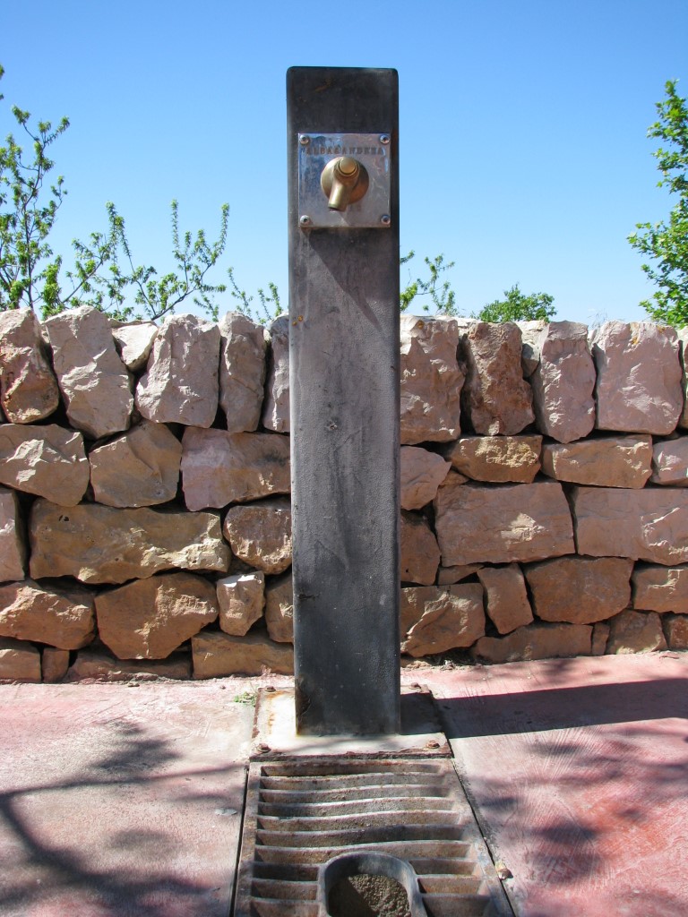 Imatge pels mitjans: REPARAR I INSTAL·LAR MÉS FONTS PÚBLIQUES.