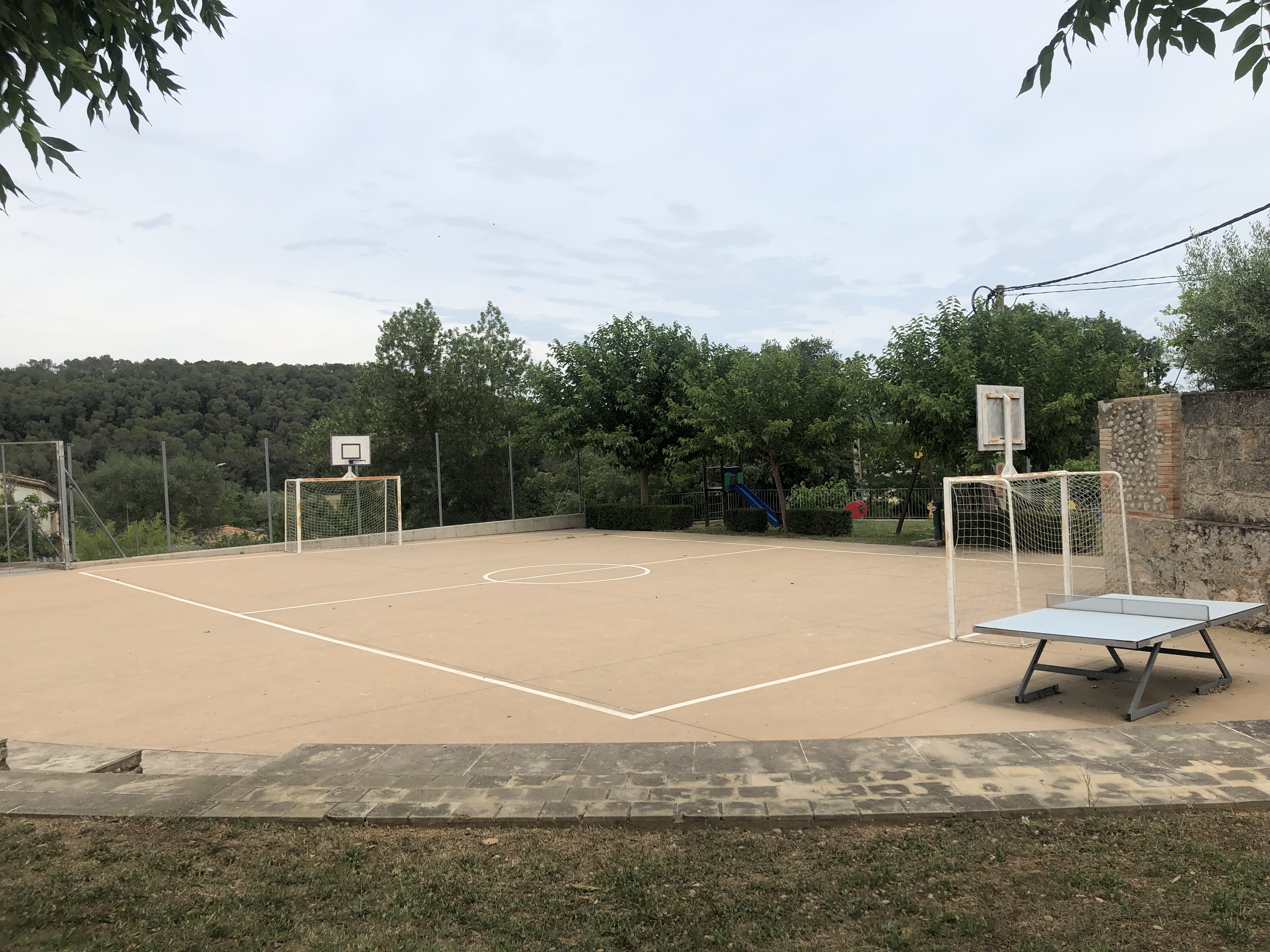 Imatge pels mitjans: ADEQUAR UN ESPAI AMB ELEMENTS ESPORTIUS (Proposta Alumnes INS Voltreganès -2n. Batx.B-)