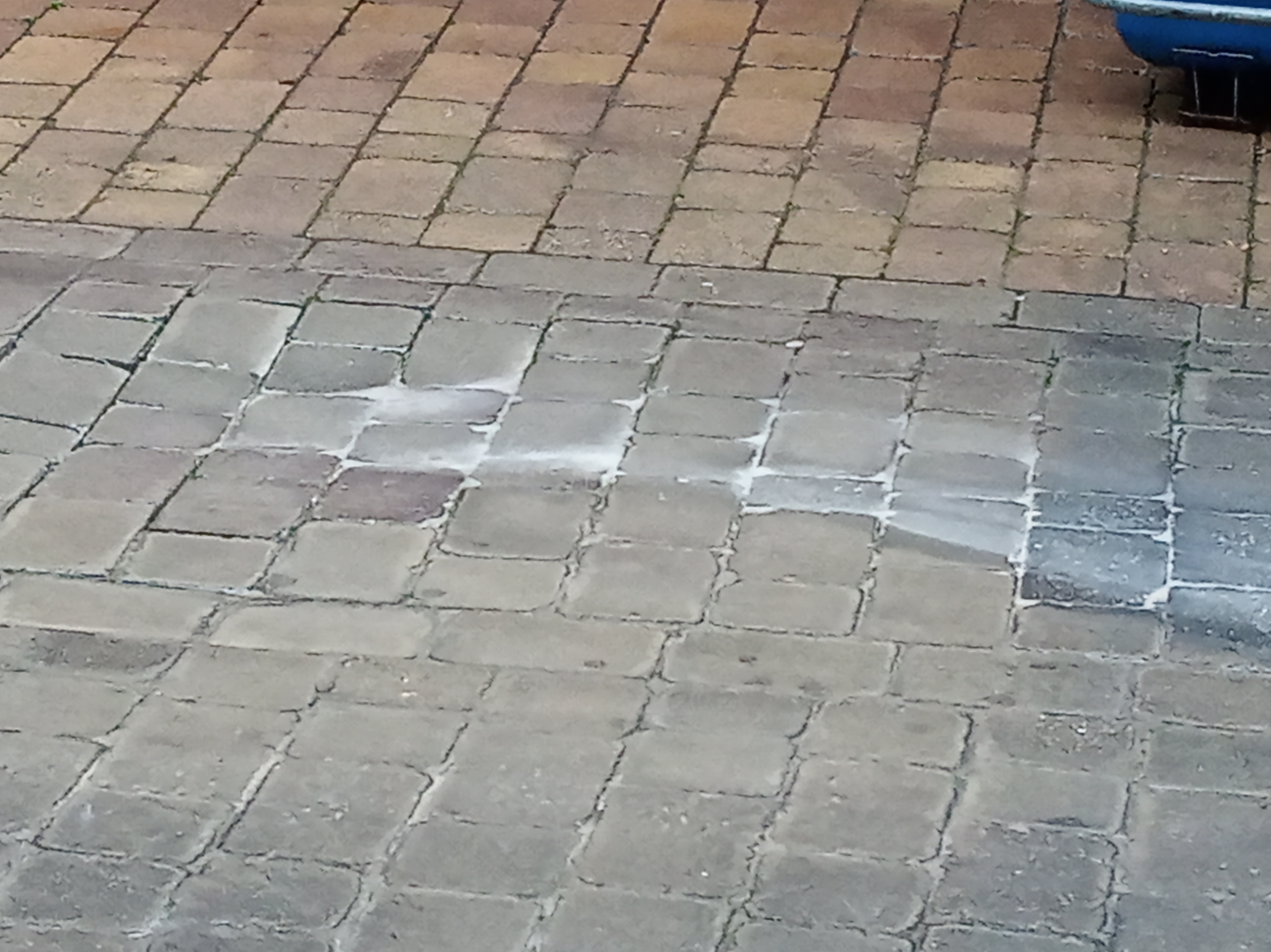 Imatge pels mitjans: Arreglar el tram de paviment del Carrer Església que va de la Plaça de l'Església al Paratge Parés (de G. R. M)